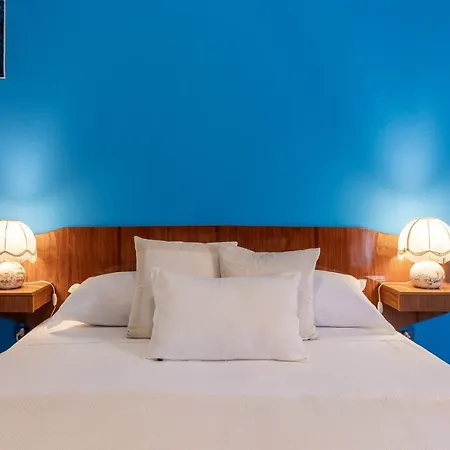 Un Tocco Di Blu - La Vegra *