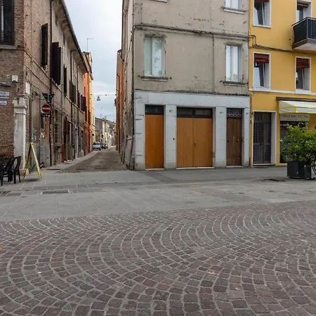 Guesthost - Un Tocco Di Blu - La Vegra Ferrara