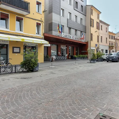 Guesthost - Un Tocco Di Blu - La Vegra Appartement Ferrara