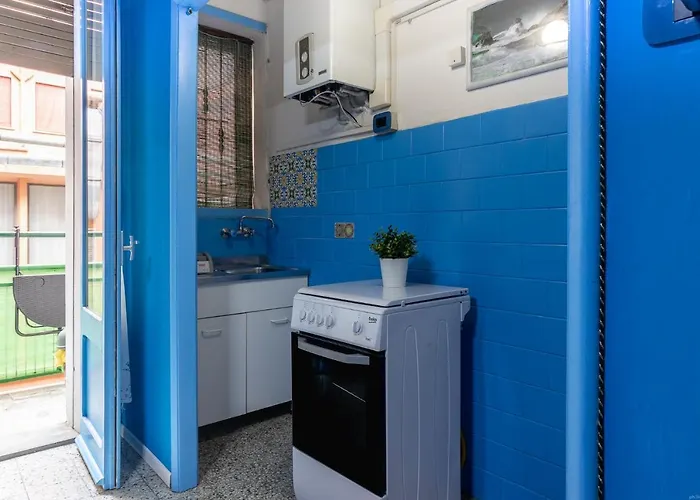 Guesthost - Un Tocco Di Blu - La Vegra