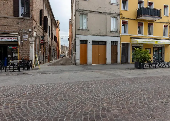 Guesthost - Un Tocco Di Blu - La Vegra Ferrara