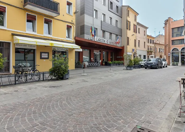 Guesthost - Un Tocco Di Blu - La Vegra Appartement Ferrara